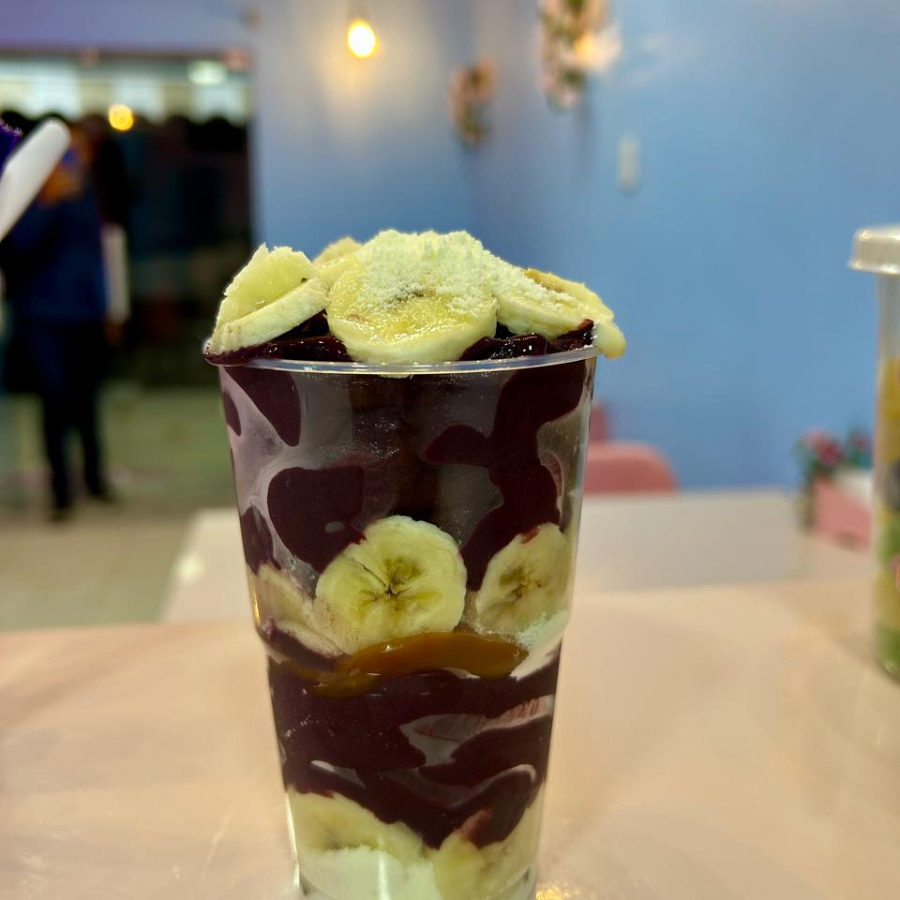 Açaí, creme de Ninho e leite em pó