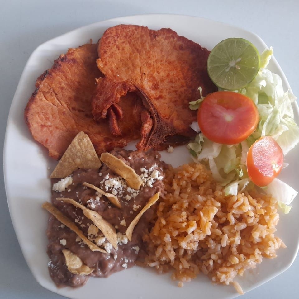 Combo-Chuleta+ agua de sabor