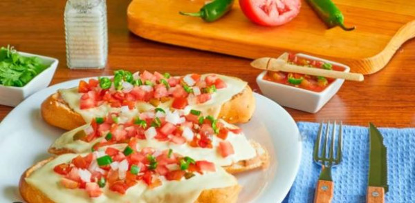 Molletes+Bebida Caliente
