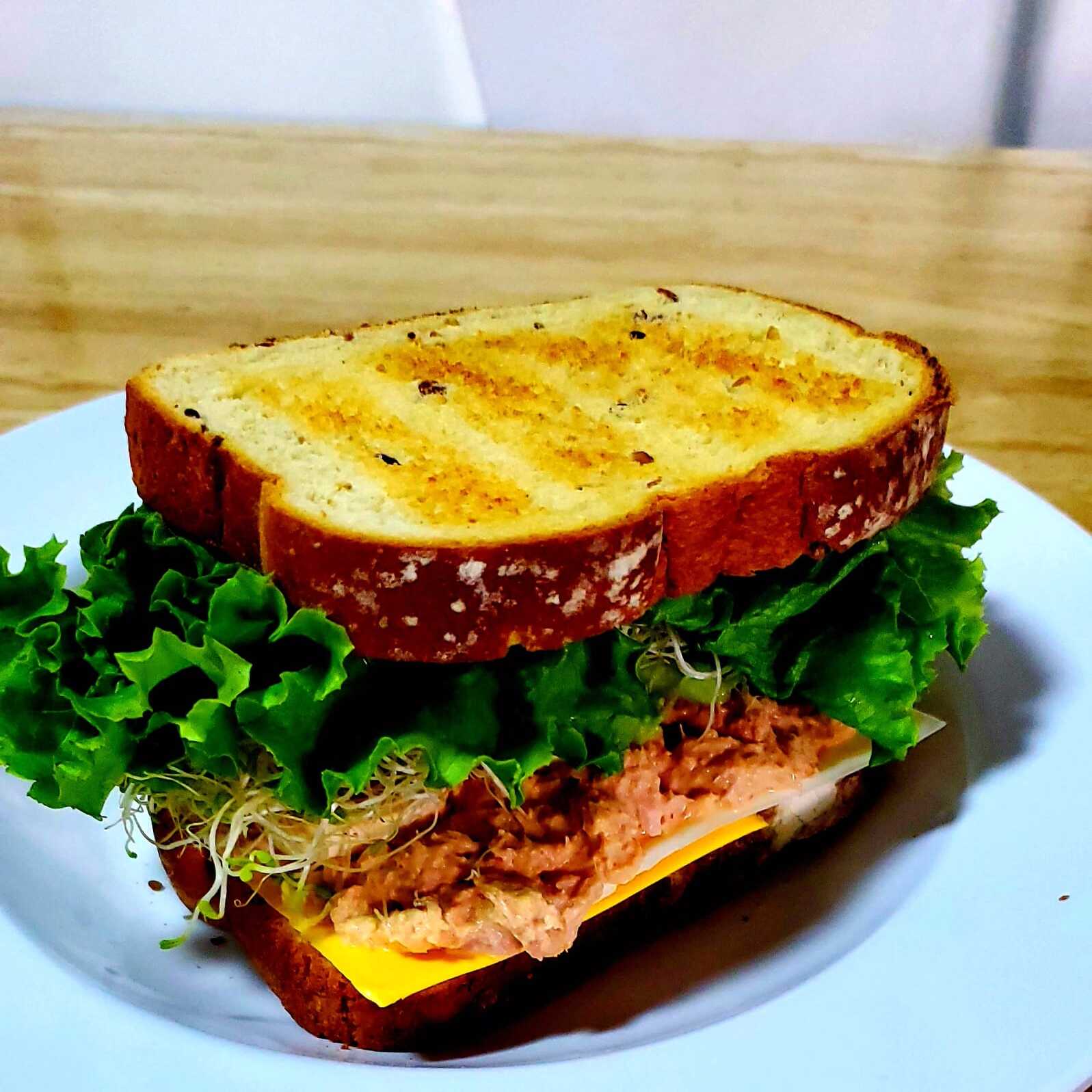 Sandwich Deep Ocean Tuna Fish. (Salado)