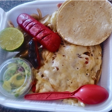 Chuleta/Extra Queso, Guacamole/Charros y Bebida.