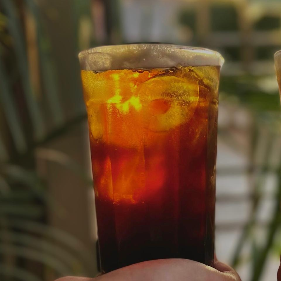 AMERICANO EN LAS ROCAS