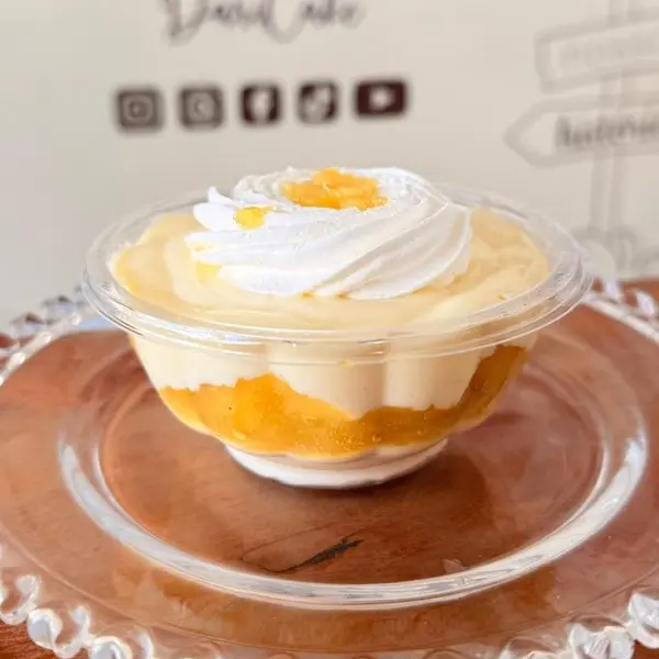 Creme 4 Leites, Abacaxi Cortado Grosseiramente Cozido em Fogo Baixo., Creme de Ninho e Chantininho. - Aproximadamente 250ml -