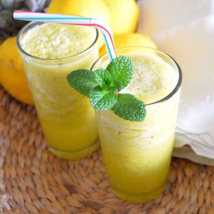 Abacaxi, hortelã, vodka e gelo