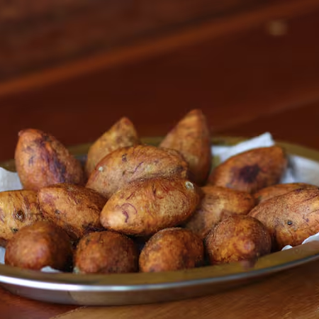 14 unidades( bolinho de mandioca com carne seca)