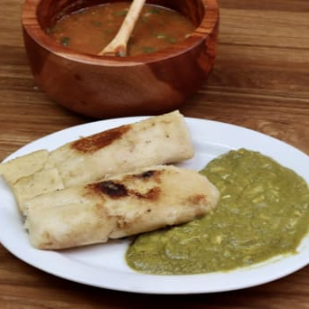 Tamales de Elote con Chile de Queso