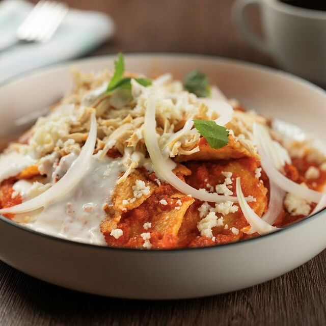 Chilaquiles Rojos con Pollo