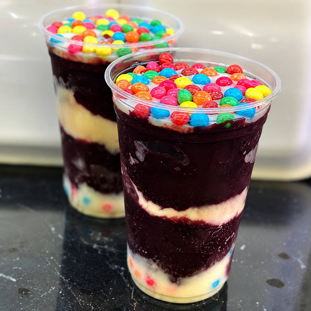 2 copos de 500ml com Leite condensado.leite em pó e Chocolate MM