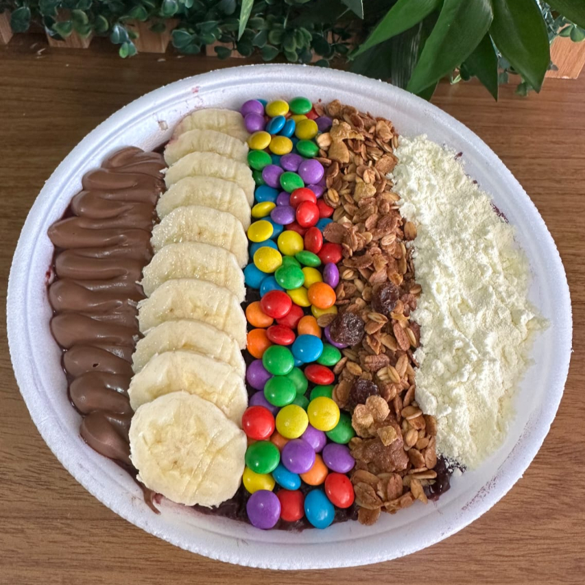 Açaí Premium enviado na embalagem térmica. Todos nosso produtos vão com os complementos enviados a parte (Experiencia Unica). Foto meramente ilustrativa (Altera conforme sua escolha dos complementos)