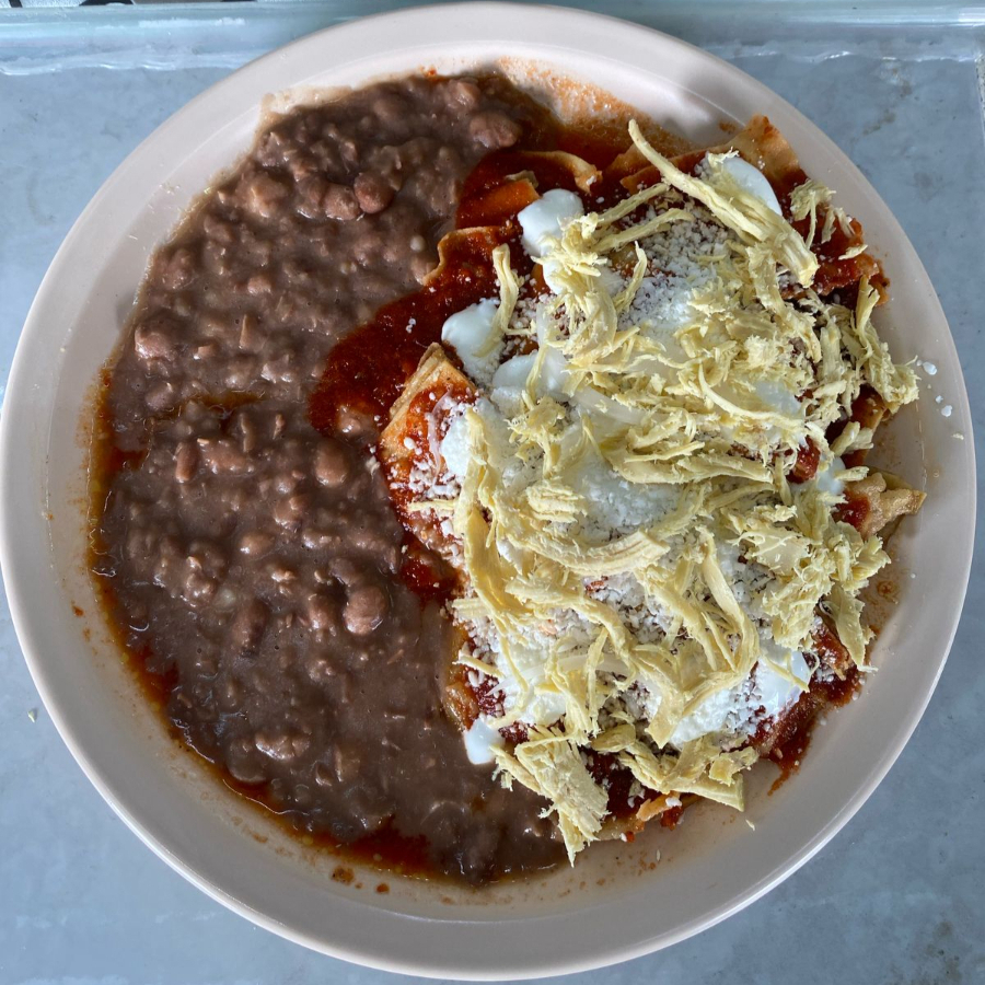 Chilaquiles Rojos con Pollo