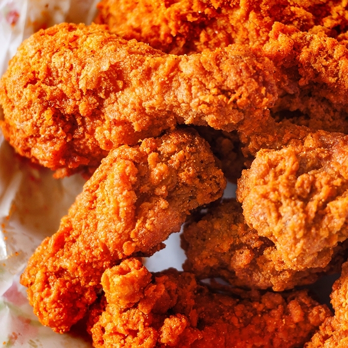 ALMOÇO: feijao, baiao, macarrao, farofa, salada de maionese e vinagrete. JANTA: Baiao, farofa, salada de maiones e vinagrete.