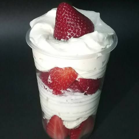 Fresas Naturales con Chantilly Grandes 16 Oz