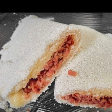 Calabresa ralada com muçarela e orégano.