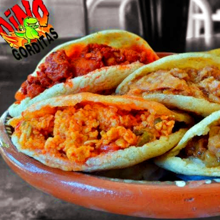 Gordita Chicharron Cruji En Salsa Roja