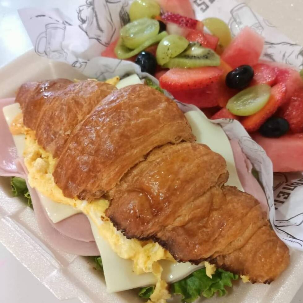 Cuernito con Fruta