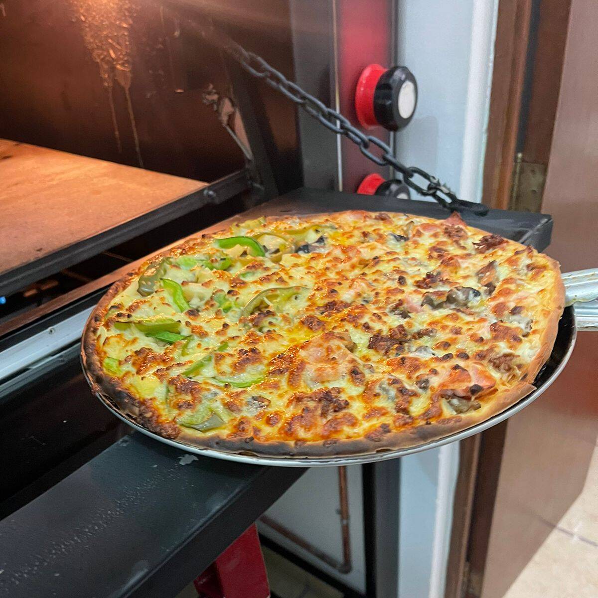 Pizza Grande de Especialidad