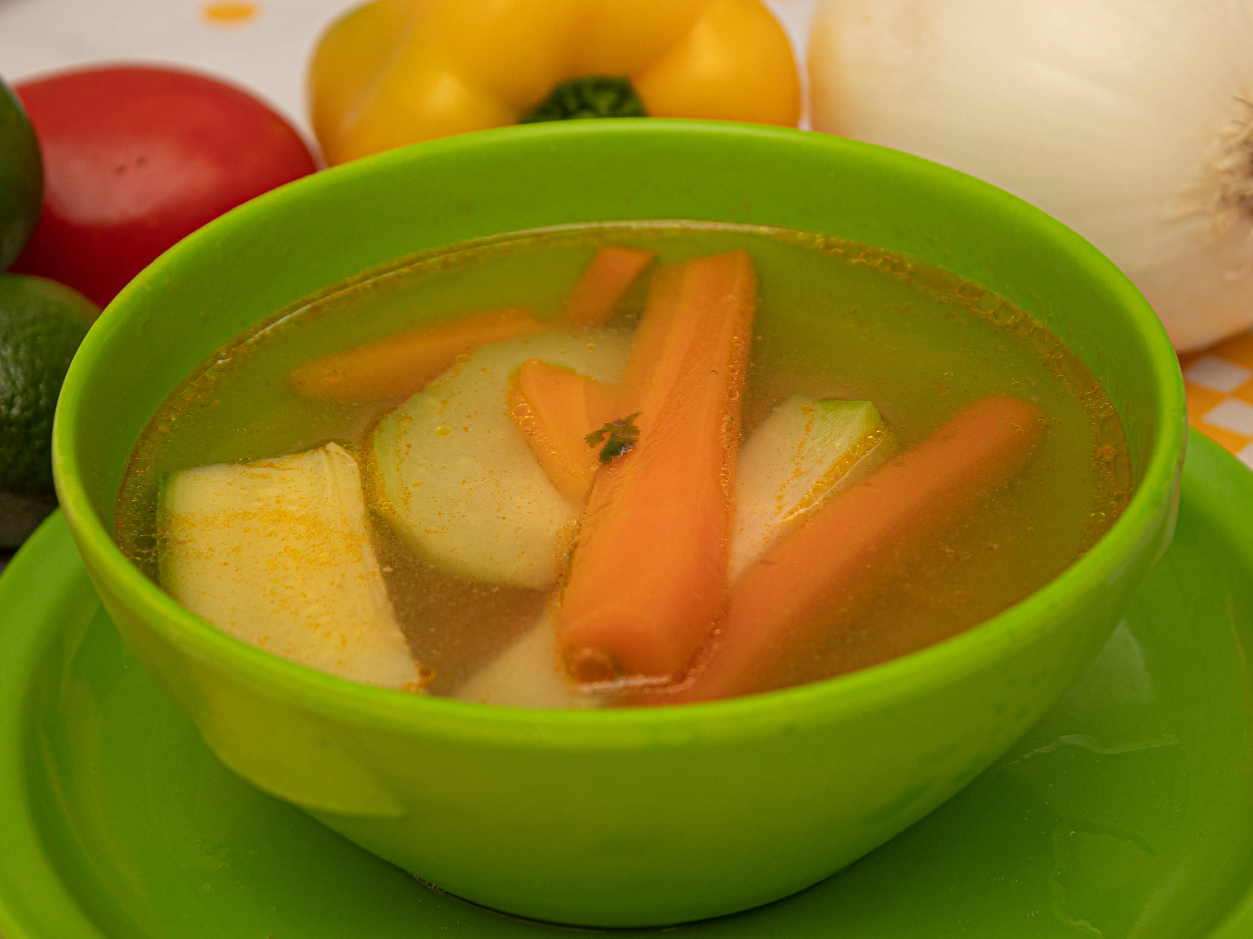 Consomé de Pollo con Verduras