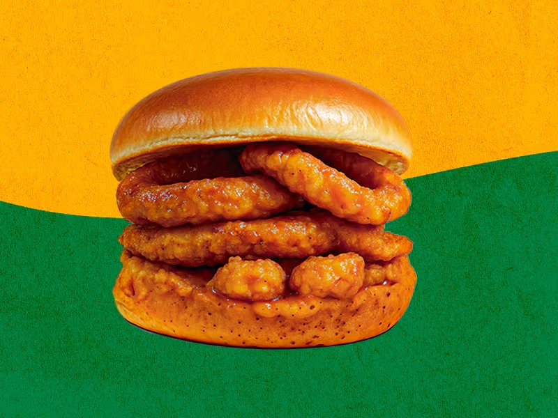 Um clássico com sabor brasileiro: pão brioche fofinho, frango empanado crocante e muito gostoso, anel de cebola dourado, nosso exclusivo Molho Fnp e queijo coalho. O Fnp Caramelo é crocância e brasilidade no mesmo sanduíche.