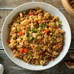 Arroz com cogumelo chinês, champgnon, cenoura, e tofu desidratado.