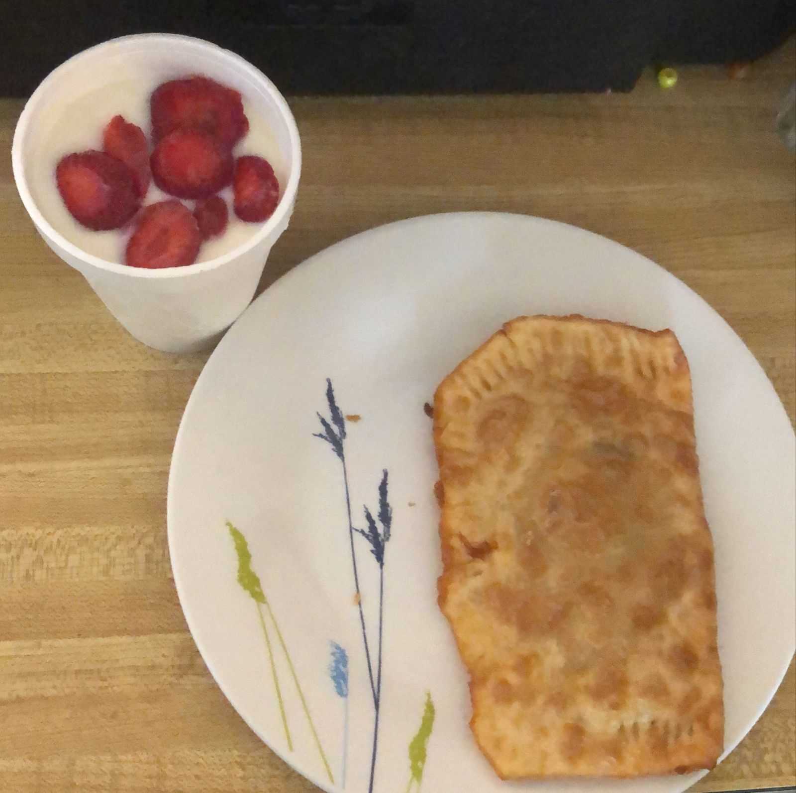 Empanada de Pollo + Fresas