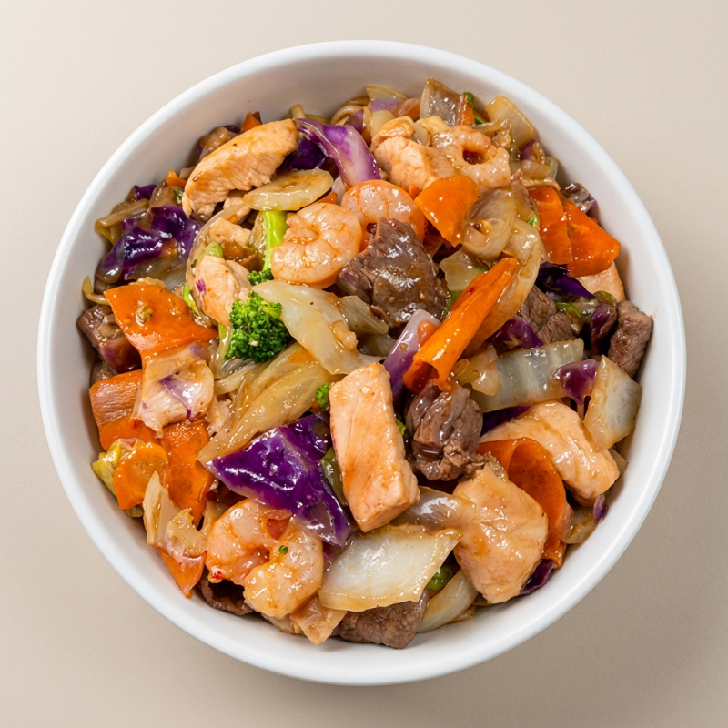 Delicie-se com o nosso 'Yakisoba Especial', um prato repleto de sabores e texturas. Este prato traz um macarrão de qualidade superior, perfeitamente cozido, misturado com legumes frescos e crocantes, como acelga, repolho verde e roxo, brócolis ninja, couve-flor e cenoura. A adição de proteínas é generosa, apresentando carne bovina suculenta, frango tenro, salmão fresco e camarão saboroso. Tudo isso cuidadosamente preparado e pesando 500g. Uma experiência gastronômica oriental que vai encantar o seu paladar.