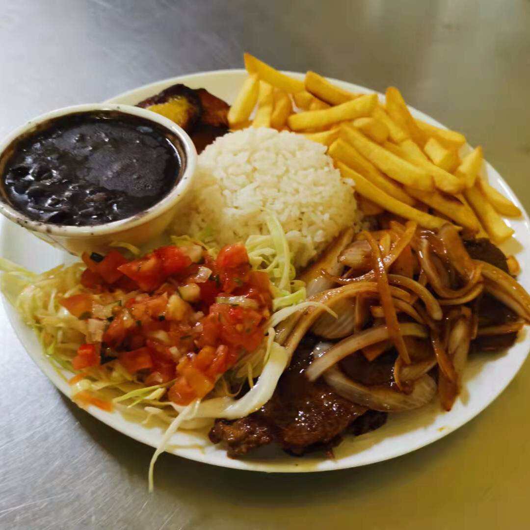 Casado con Bistec Encebollado
