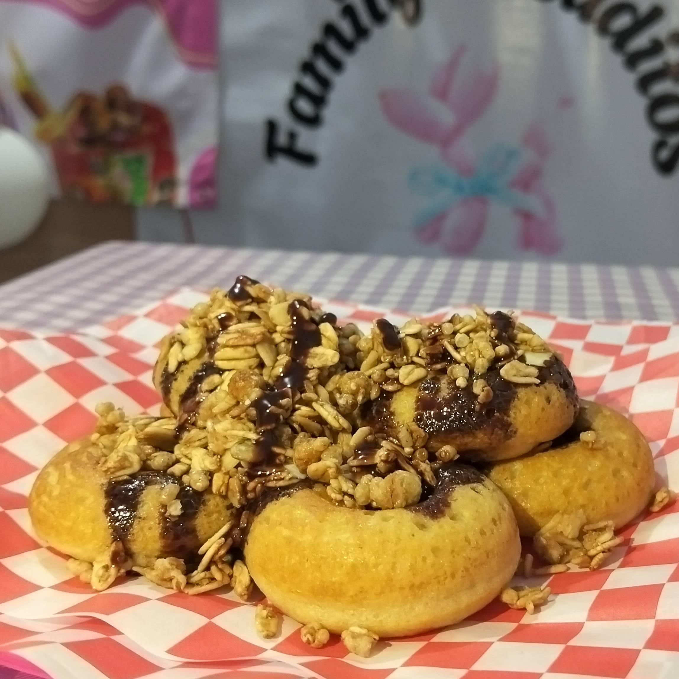 9 piezas de Donas + 2 topping