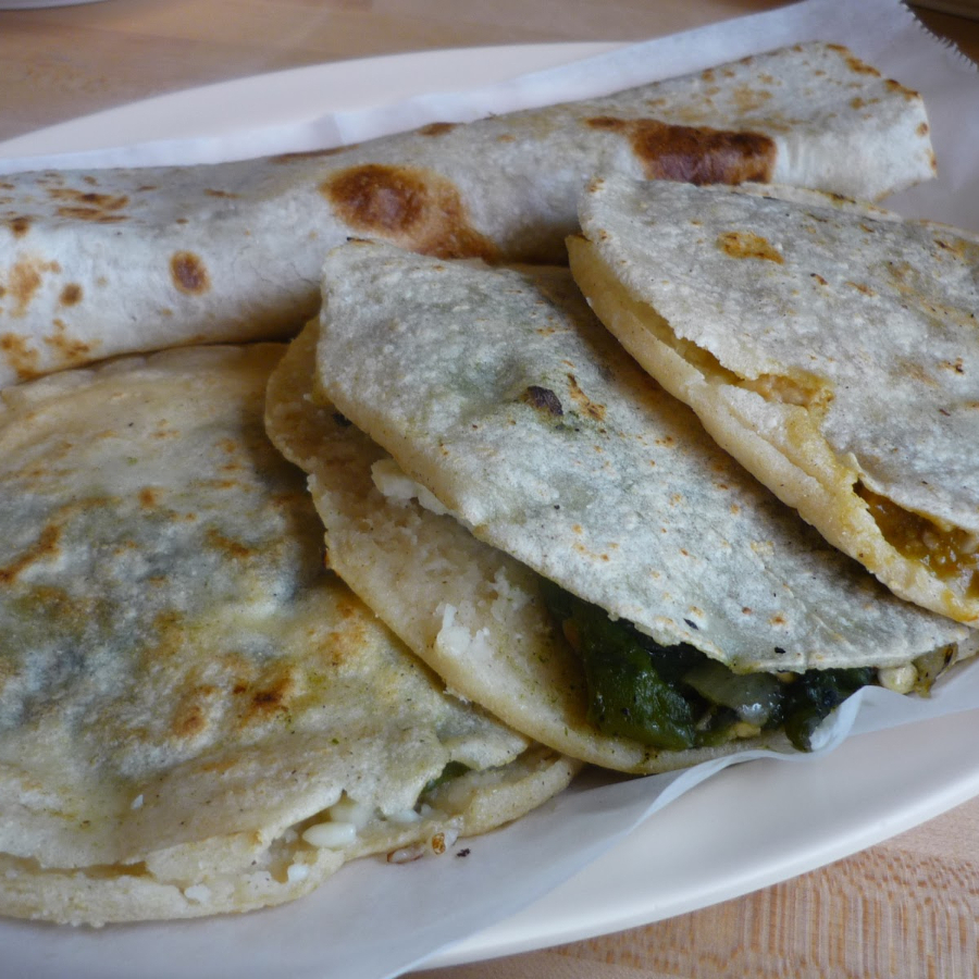 Gordita de Rajas con Queso
