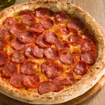 Molho de tomate, mussarela, calabresa, cebola, azeitona, orégano.