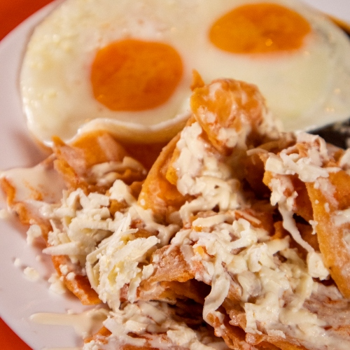 Chilaquiles con Huevito