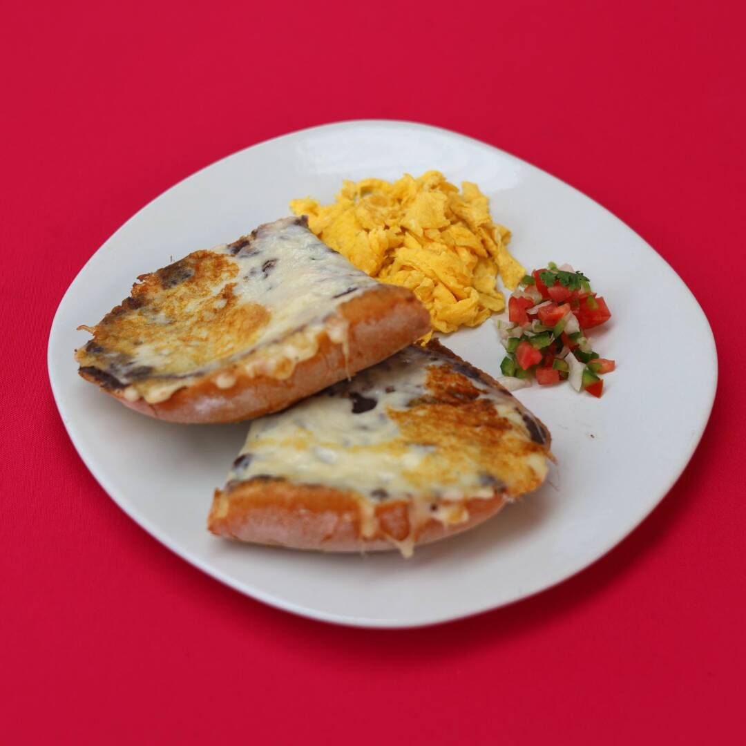Molletes Infantiles con Queso y Frijolitos