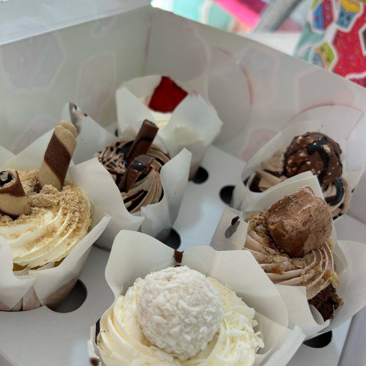 Caja surtida de cupcakes para regalo