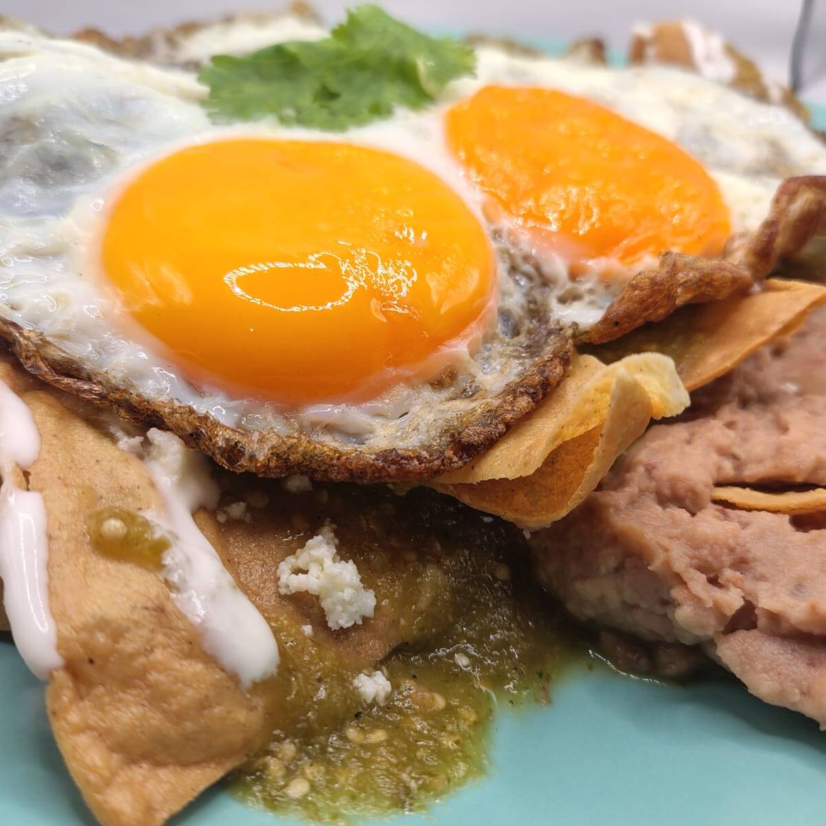 Chilaquiles con Huevos Estrellados