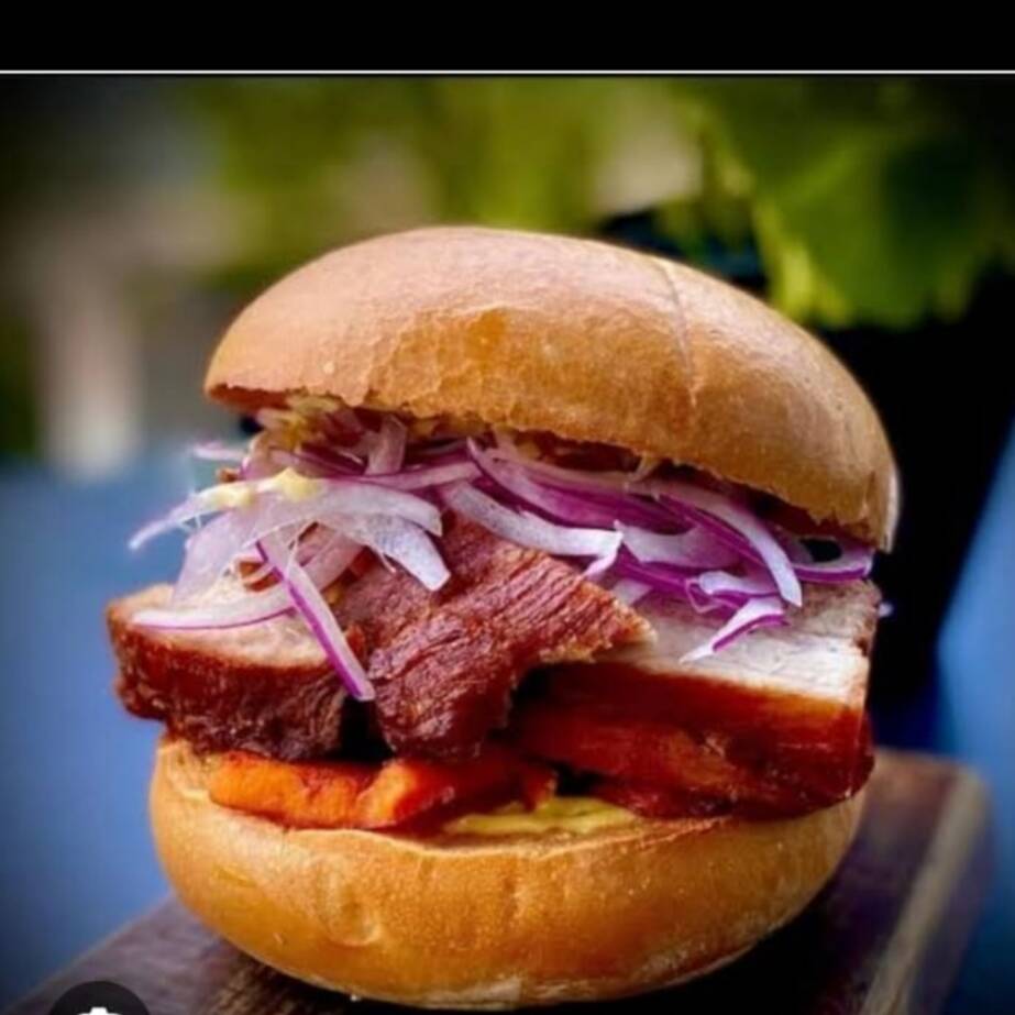 Pan con Chicharron