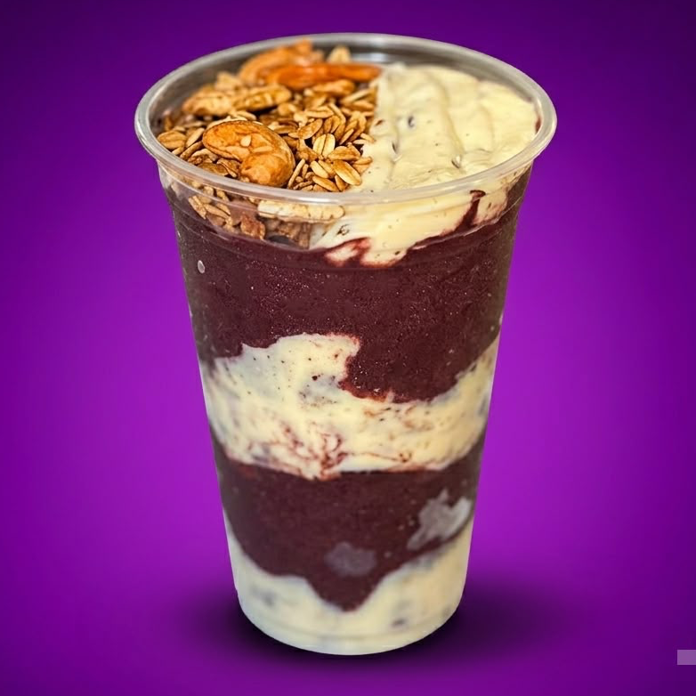 Açaí tradicional com creme cookies e granola.