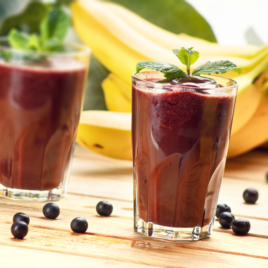 Açaí batido com banana, leite e mel silvestre