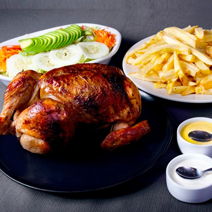 Un pollo a la brasa + gaseosa de 1L