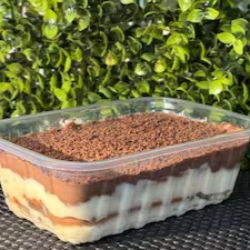 Pavê de Creme de Ninho, coberto por chocolate 40%. aprox (195g)