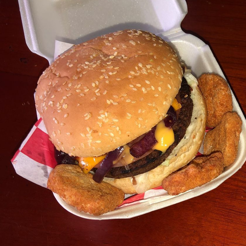 BURGUER CRISPY BEAST CON NUGETS