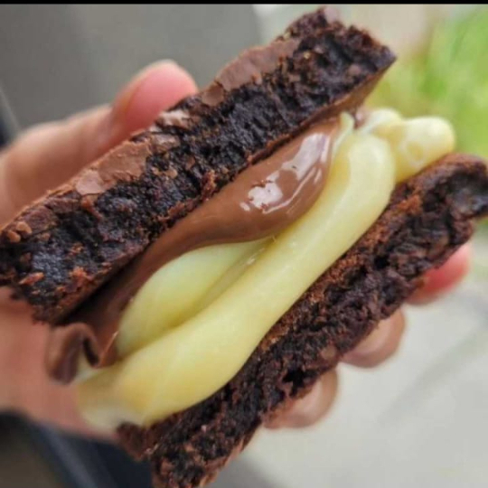 Delicioso brownie e suculento, recheio de ninho e Nutella pura