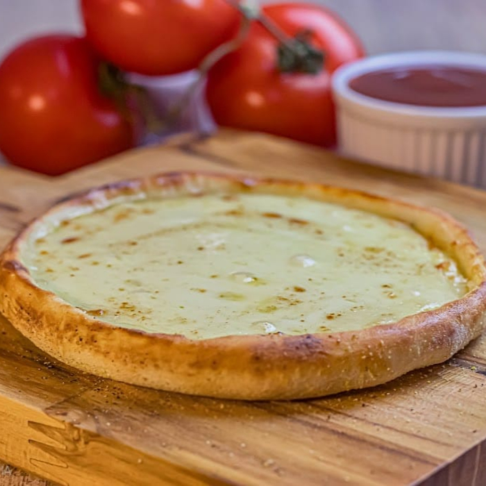 Esfiha com 40g de mussarela.