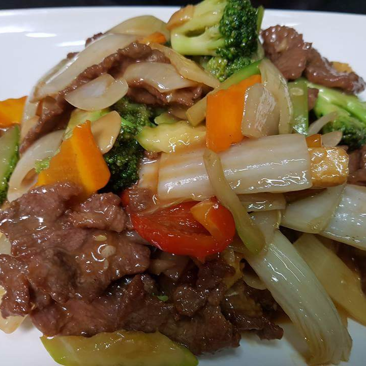 Lomito en Tiritas con Champiñones y Verduras