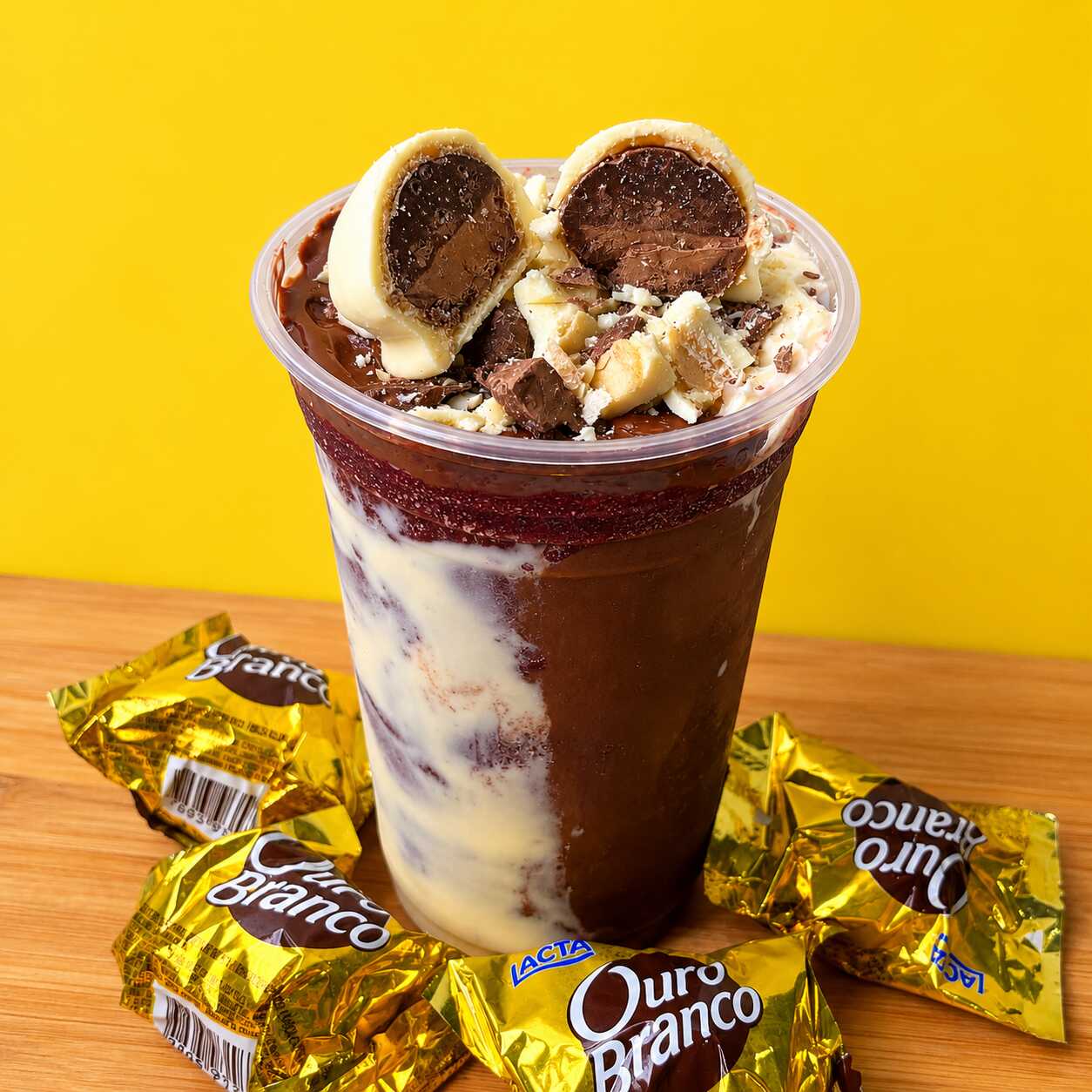 Açaí premium, bombom ouro branco, creme de avelã, creme de ninho e ovomaltine.