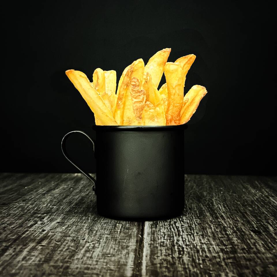 Batatas crocantes por fora e macias por dentro, ficam perfeitas acompanhadas por um de nossos molhos! Pesadas com 200g antes da fritura.