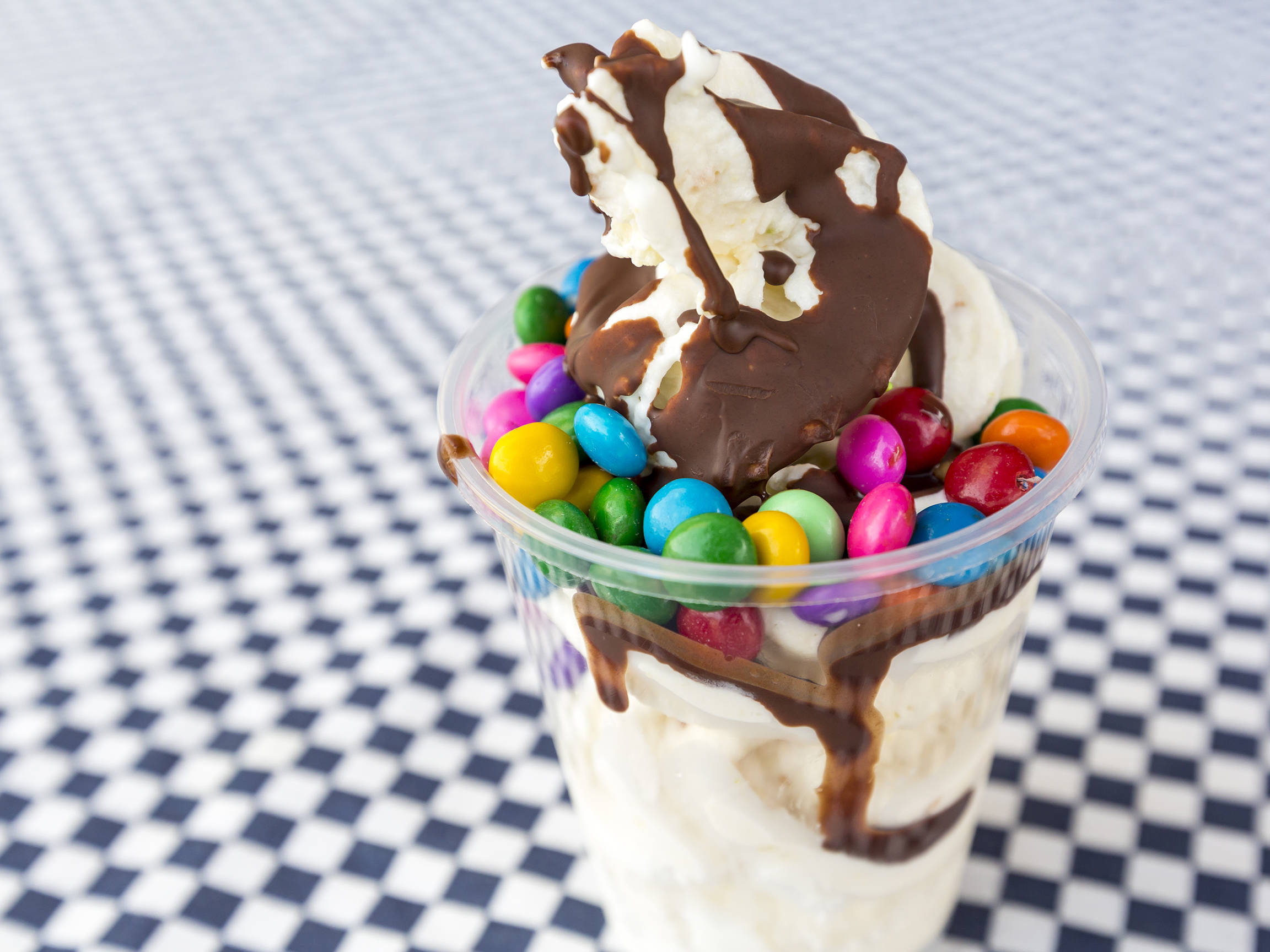 Helado de yogurt suave con frutas