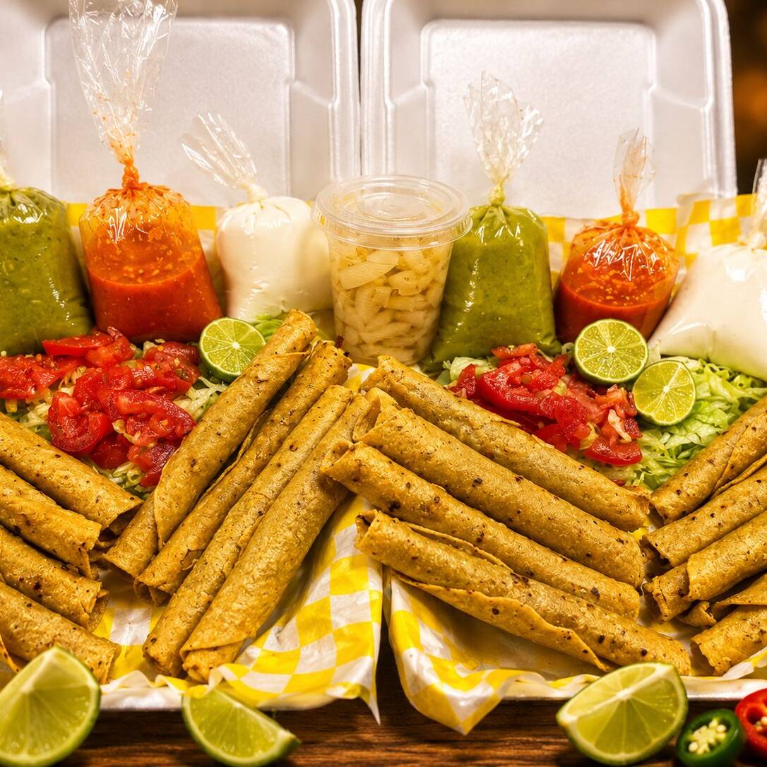 4 Ordenes de Flautas de Papa + Extra de Cueritos