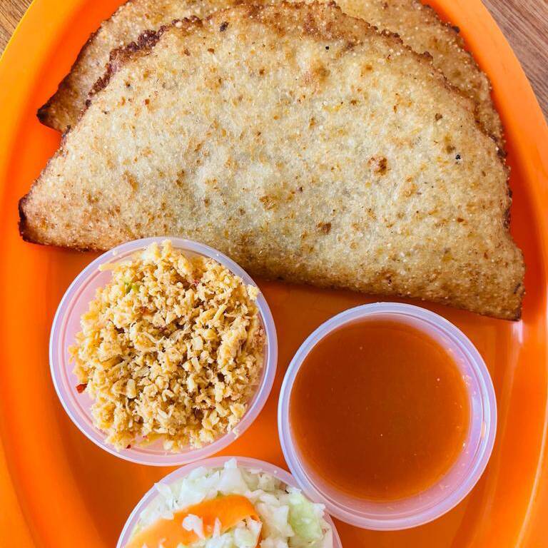 Empanada de Maíz Rellena de Pollo.