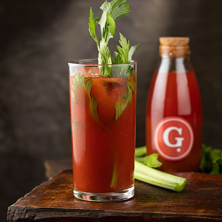 300ml- vodka, suco de tomate temperado, limao e aipo