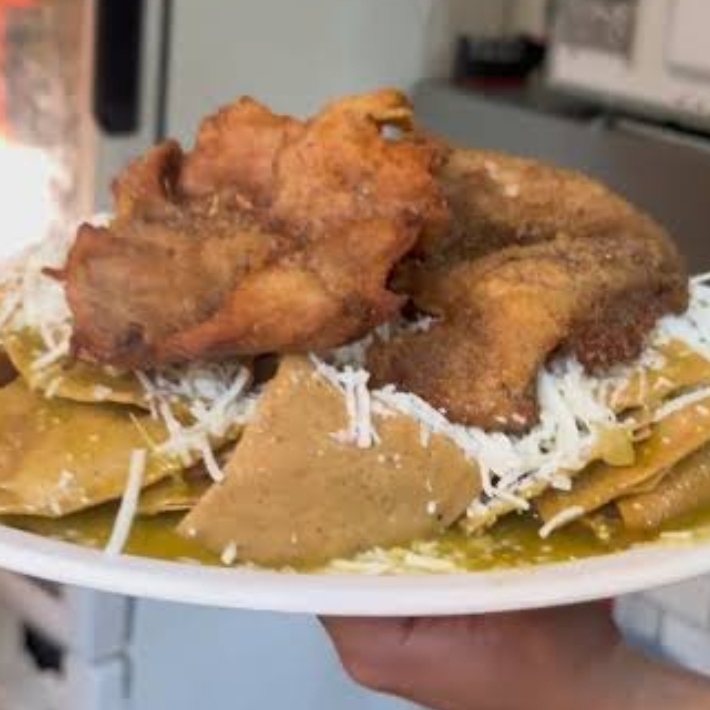 Milanesa con Chilaquiles