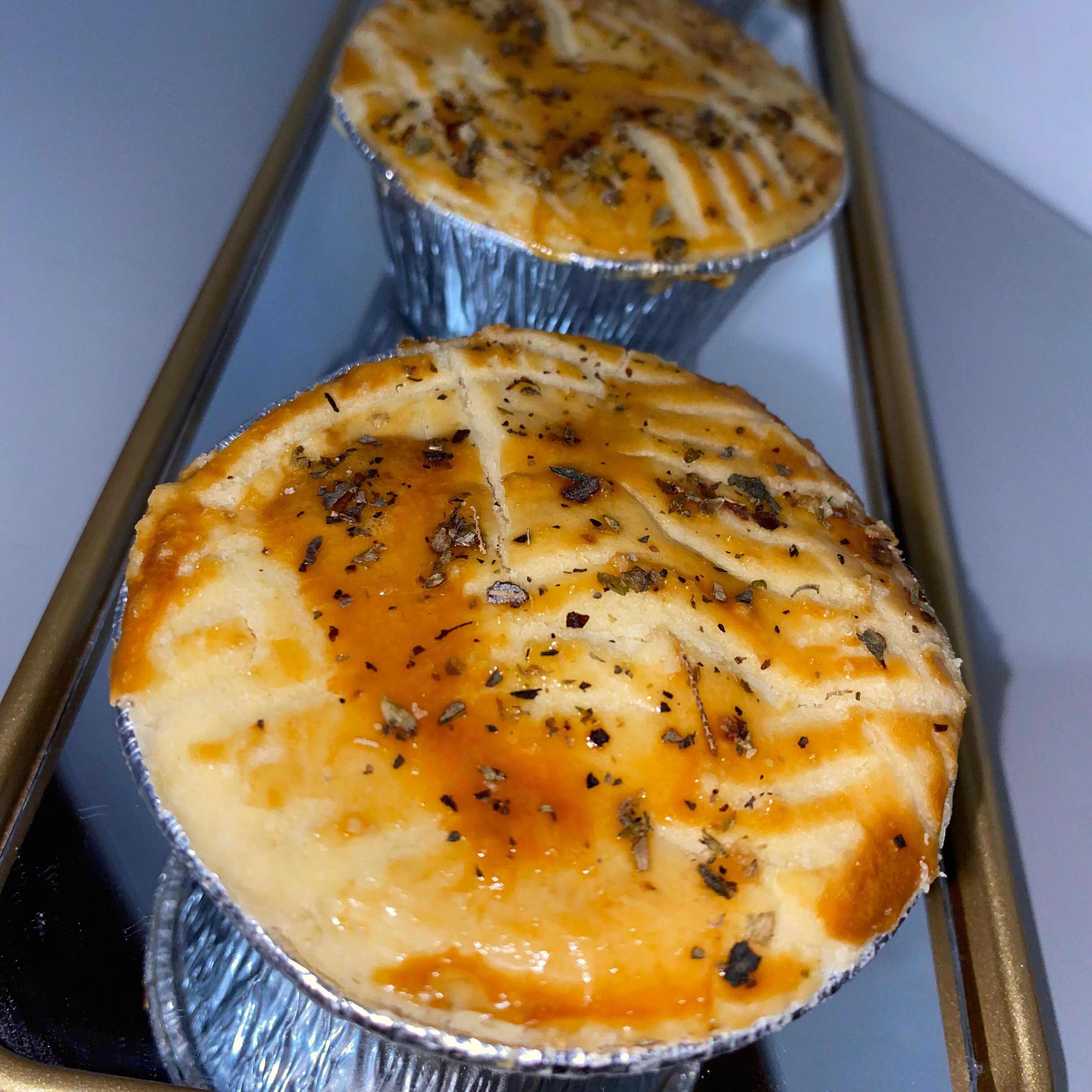 Empada de frango cremoso, com uma generosa camada de Requeijão (Assadinha na hora) 🤤